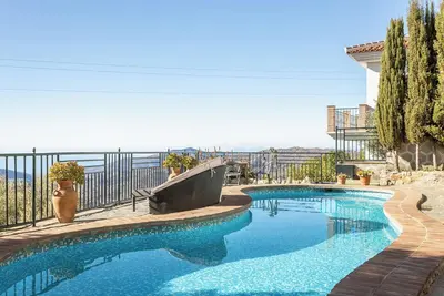 Image de Appartement \"Montaña Piscina vistas\" avec vue sur montagne, piscine, bain à remous et terrasse