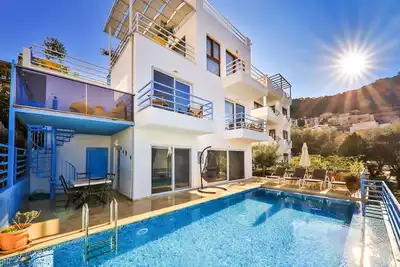 Villa Huyla - 2 Bedrooms-Sleeps 4 - Private Pool