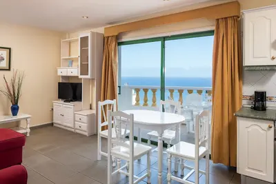 Image de One Bedroom Apartment with Sea Views, Heated Pool, Fast Wi-Fi