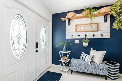 Image de Luxury a block and half from the beach, pet and family-friendly