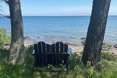 Image de Lake Front North Shore Cottage.