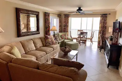 Image de Beautiful Beach Front Condo (renovated)