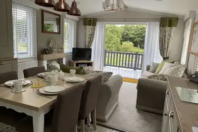 Image de Luxurious and Cosy Holiday Lodge in the New Forest National Park. Free Pets