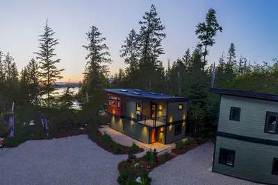 Image de Stunning waterfront retreat!