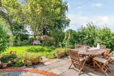 Image de Beautiful house, peaceful surrounding yet close to towns and beaches.
