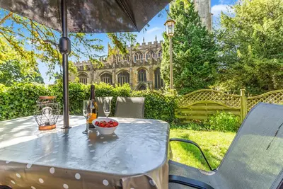 Church Cottage -  a cotswold cottage that sleeps 4 guests  in 2 bedrooms