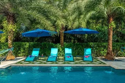 Image de Plantation Acres Mansion by RedAwning