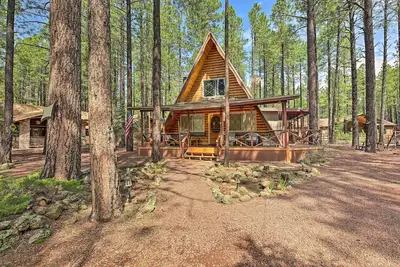 Image de Fire Pit Table: A-Frame Cabin in Pinetop-Lakeside
