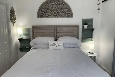 Image de Walk to Everything, Beach Condo