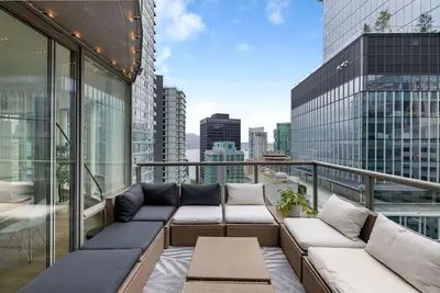 Image de Urban Outdoor Oasis in Coal Harbour