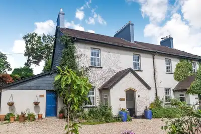Tor View @ Fourwinds, pet friendly, with a garden in Okehampton