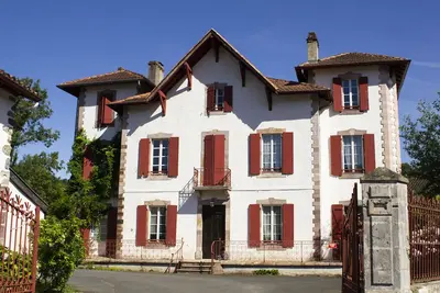 Image de Maison de Maître 500m2, rénovée, sleeps 22, center of St Etienne de Baïgorry