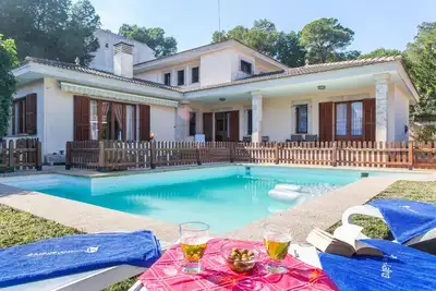 Image de Villa Damar avec piscine, jardin, terrasse, balcon, climatisation et Wi-Fi