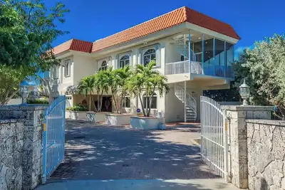 Image de Vaca Cut Sunsets 5 bed 4 bath home with pool Gulf