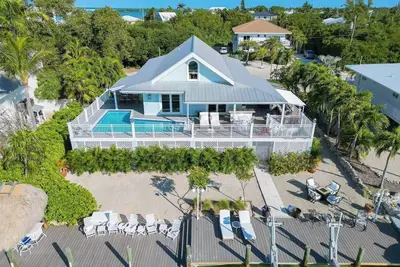 Image de Duck Key Tarpon House 5 Bedroom 3 Baths Duck Key w\/45 Dock and Private Pool boat