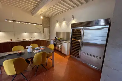 Image de City center luxury mansion in Saint Rémy de Provence\n3 ensuite b. rooms + parking