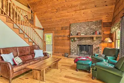Image de Deck + Game Room: Lakefront Landrum Cabin!
