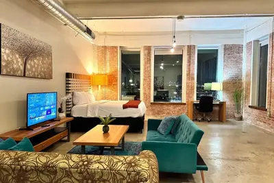 Modern Downtown Dallas Apartment | 2br/2bth | Sleeps 8 | Stunning Views