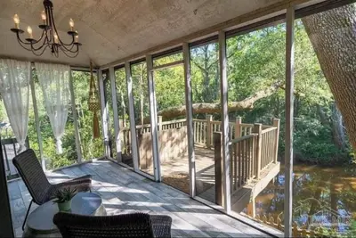 Image de \"Tree House\" on The Creek in Mid Town Pensacola!