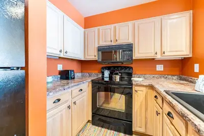 Image de Ideally Located Lakeside Condo w/ Mountain & Lake Views from Private Balcony!