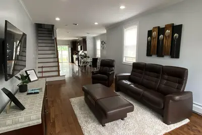 Image de Exclusive Luxurious 3 bedroom Home in the heart of Si