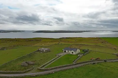 Image de Cottage 383 - Claddaghduff - sleeps 8 guests in 4 bedrooms