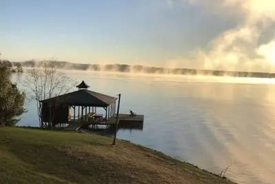 Image de Best \"Dam\" View on Lake Sinclair! Kayaks 🛶 Sunrises 🌅 Big water 🌊 Fishing 🎣