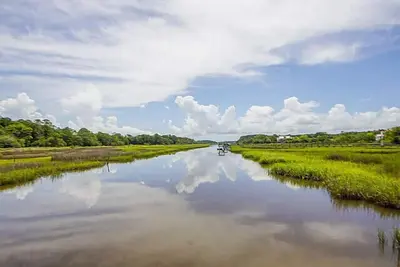 Image de New Waterfront, private dock, fully updated Johns Island home