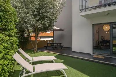 In the centre of Funchal and with outdoor area, Pena Ii