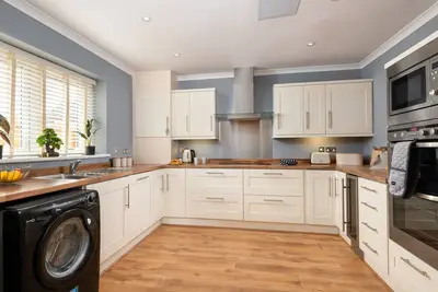 Image de Four Oaks Cottage, Private Children’s Park, Large Garden & Hot Tub