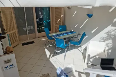 Image de Holiday = Home- Car Surrender to convenience, 6 just 2 steps from turquoise waters