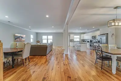 Image de Large Updated House w/ Heated Pool close to Beach and Boardwalk