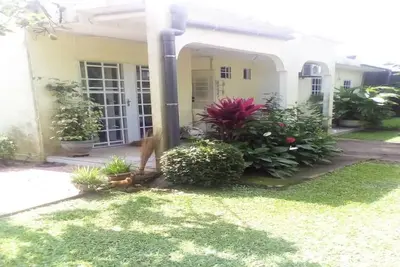 Image de Maison avec jardin et securité 24h\/24