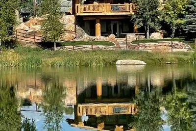 Image de Private, Romantic Honeymoon/Anniversary Cabin Retreat with Pond and River Access