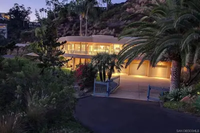Image de Ocean View! Mansion Magnificent Southwest inspired home featuring