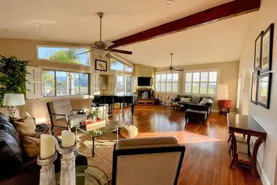 Image de Ideal Location~Amazing Ocean & Sunset Views~Outdoor Living Spaces~Chef’s Kitchen
