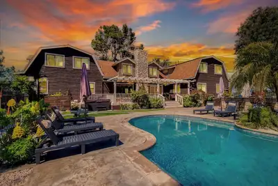 Image de Chateau Syrah by AvantStay | Picturesque Estate w\/ Pool, Hot Tub & Pickleball