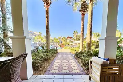 Image de Gorgeous Ground Floor Unit, New Custom Bunk Room, Walk Out To Resort Style Pool!