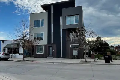 Image de Tennyson Townhome with Rooftop & Mountain Views