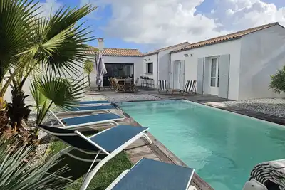Image de Maison récente avec piscine chauffée, 900 m de la plage, 10 couchages.