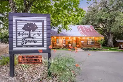 Image de Cabins on the Square in the heart of Downtown Wimberley on Cypress Creek