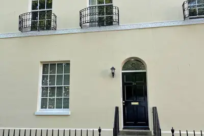 Image de Beautiful Georgian Duplex