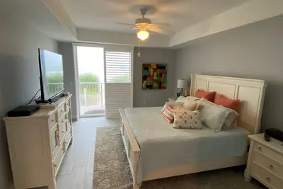 Image de Beachfront Luxury Condominium!