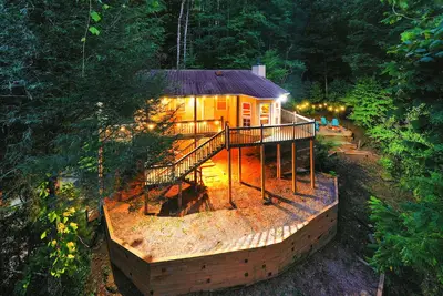 Image de Cozy Cabin Retreat - Hot Tub, Fireplace & Fire Pit - Minutes from Blue Ridge