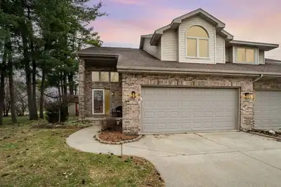 Image de 2bed 1 1\/2 bath plus office with Futon, nice area of Saginaw! Sleep up to 6 ppl