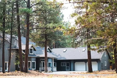 Image de Modern Secluded Spacious Home, Family Friendly forest view in Sisters