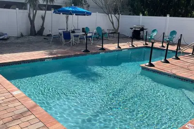 Image de Low Volume Key west Style 3 bedroom vacation rental with Water Access, and Pool