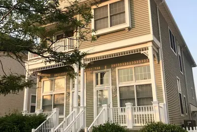 Image de Serene Seaside Home just one block from the Water