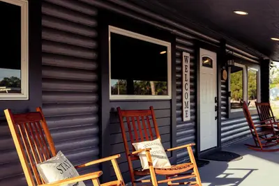 Charming Jupiter Farms Real Log Cabin - 3 Bed \/ 2 Bath. Pet friendly & big yard