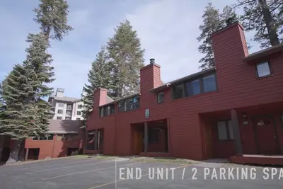 Image de Short Walk to Village & Gondola | 2-Bedroom 3 Bathroom Corner Unit Townhome